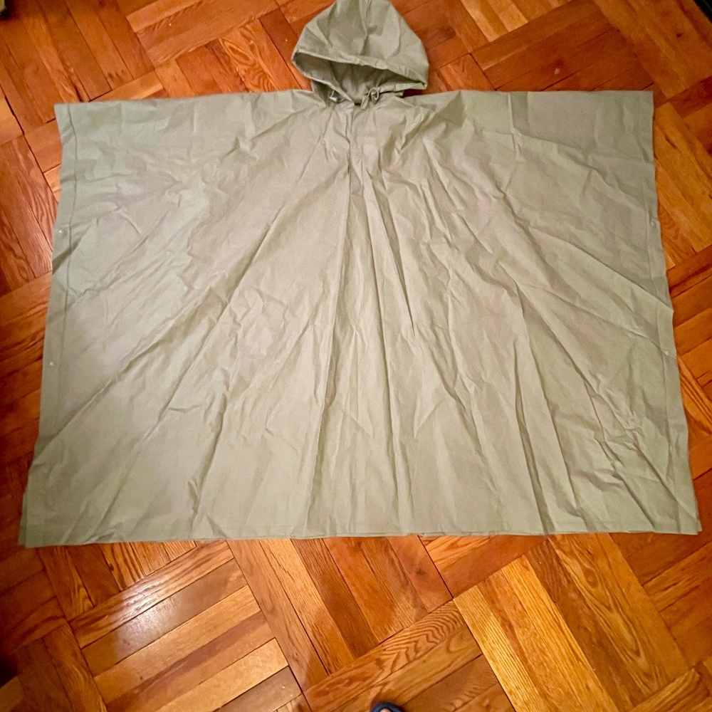 cinch hooded 3-in-1  rain poncho, packable, magnetic neck closure, snaps on side